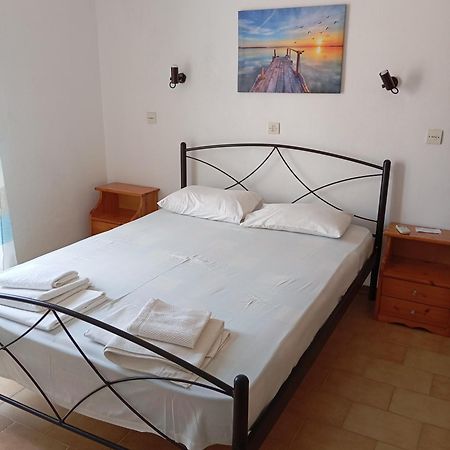 George Rooms Votsi  외부 사진