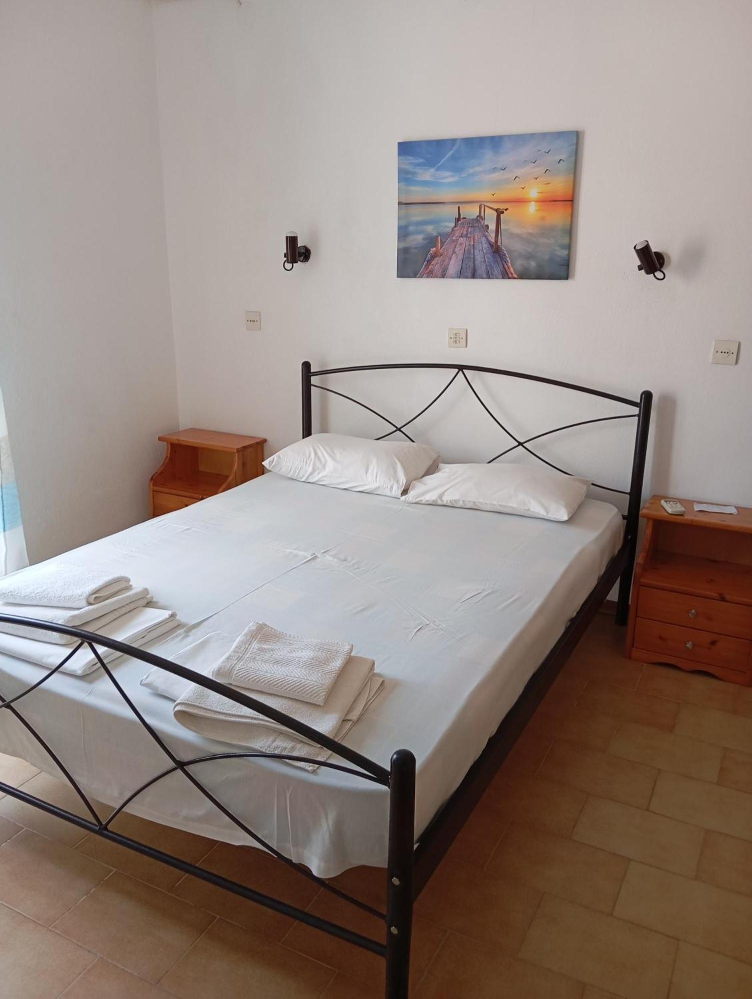 George Rooms Votsi  외부 사진